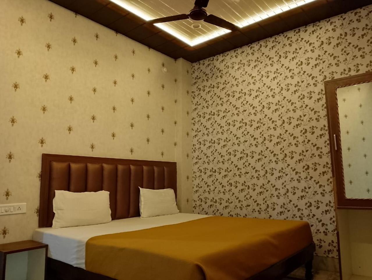 Varuna Palace Varanasi , Near Mandir & Ghat'S エクステリア 写真